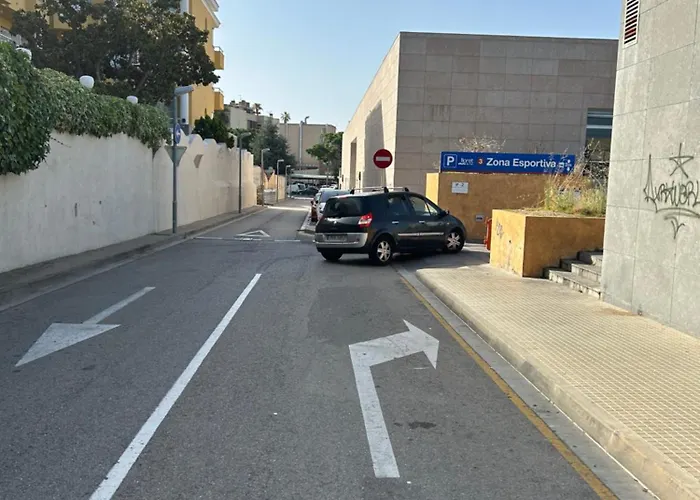 Centrico A 150 Metros De La Playa. Parking* Apartamento *